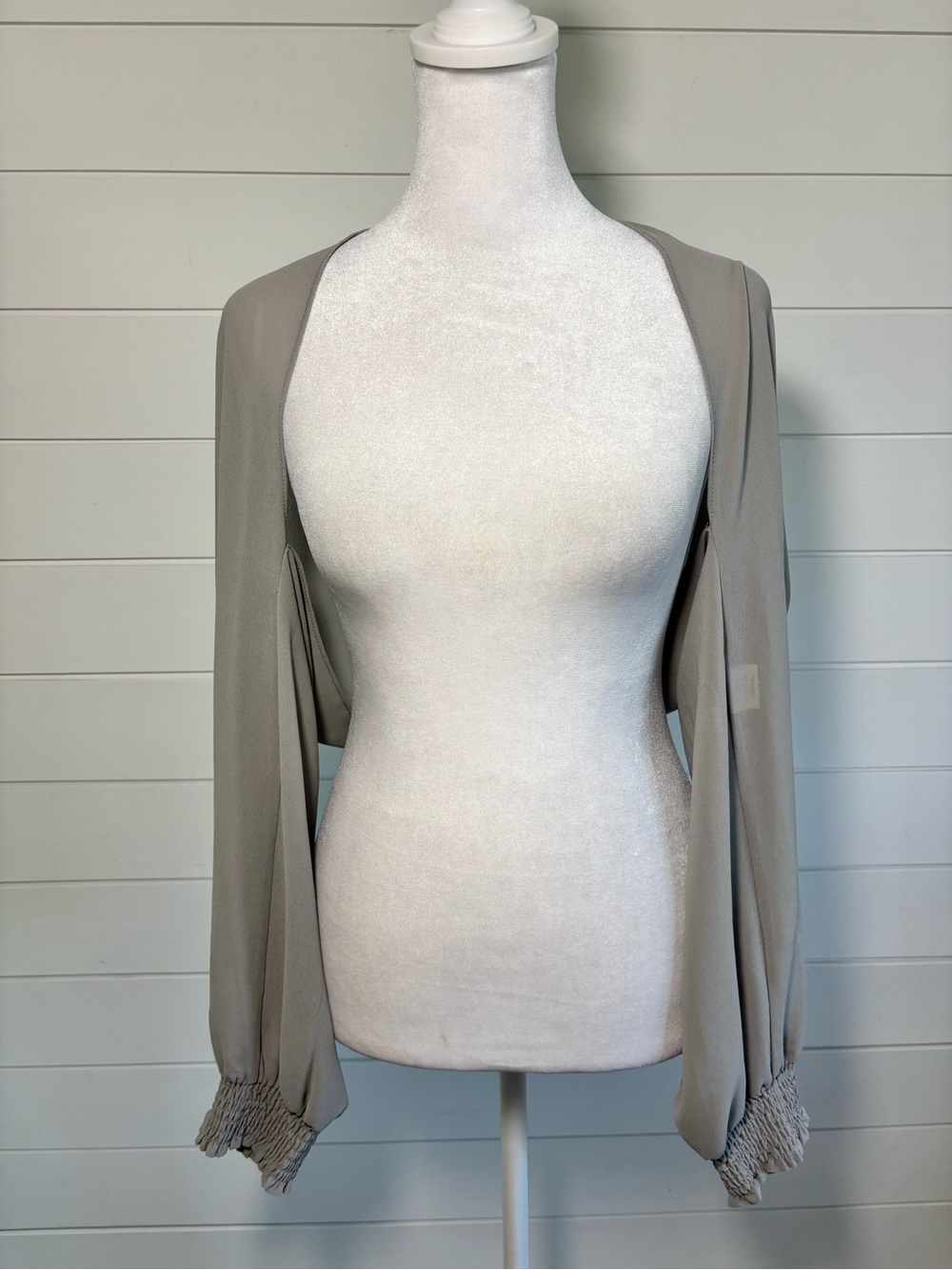 Kate Kasin Light Gray Open-Front Shrug with Smocked Cuffs Size M